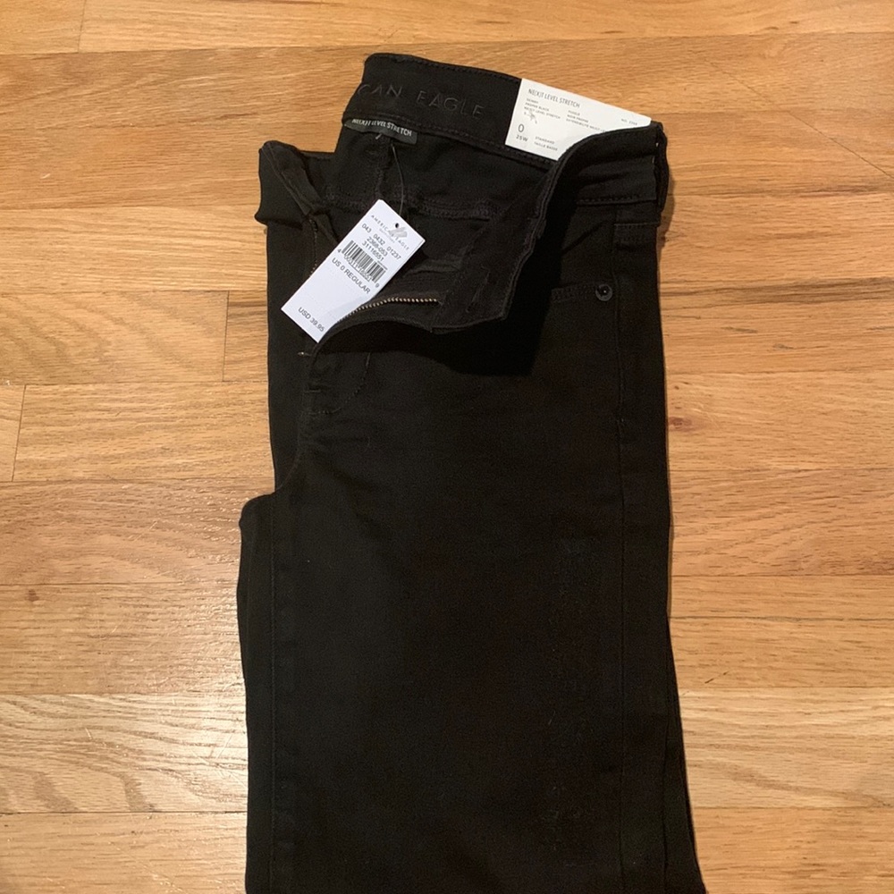 Never worn! Black skinny jeans!